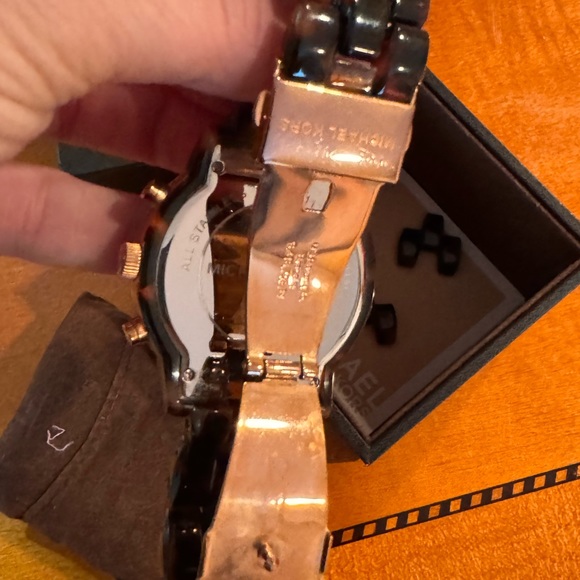 Michael Kors Jet Set Watch - Picture 4 of 5